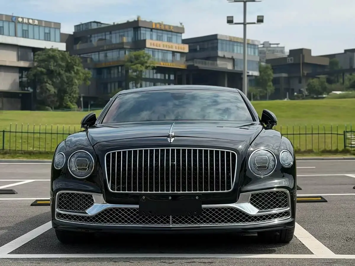 Bentley Flying Spur 2022 — Фото 2/9
