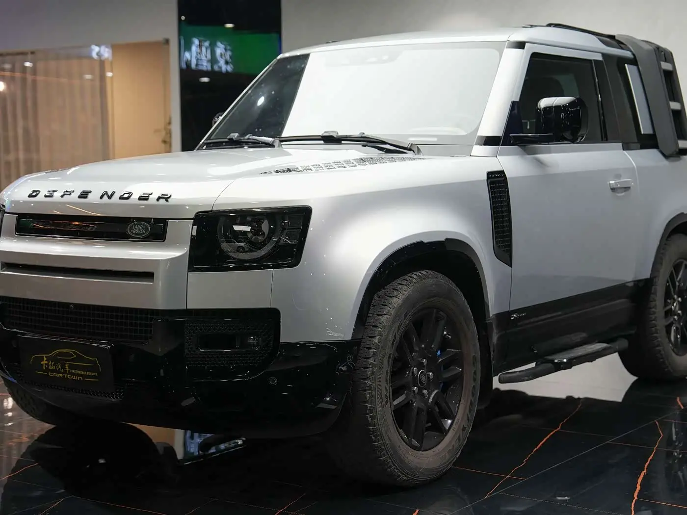 Land Rover Defender 2021 — Фото 2/20
