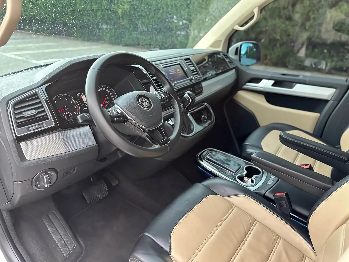 Volkswagen Multivan 2017 — Şəkil 18/20