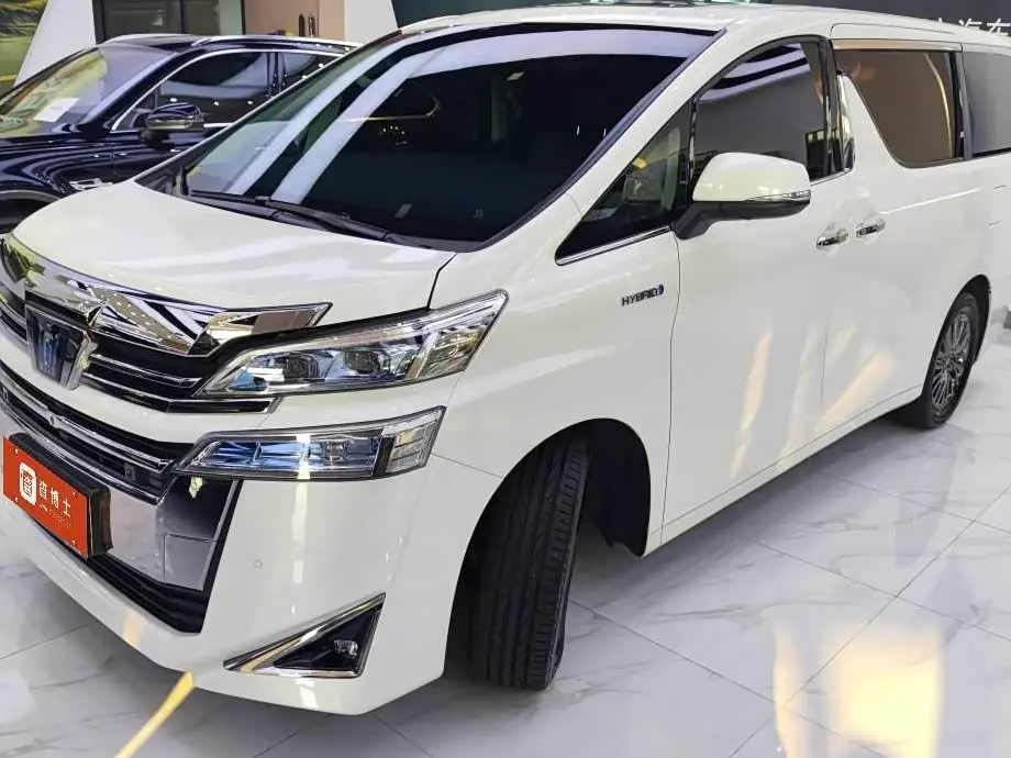 Toyota Vellfire 2021 — Photo 1/12