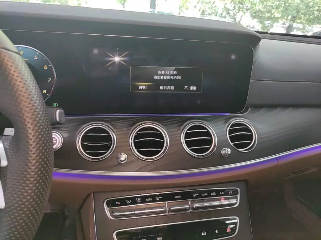 Mercedes-Benz E-Class 2022 — Photo 13/20