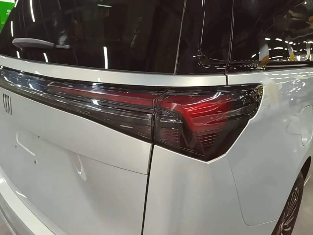 Buick GL8 New Energy 2025 — ფოტო 8/20