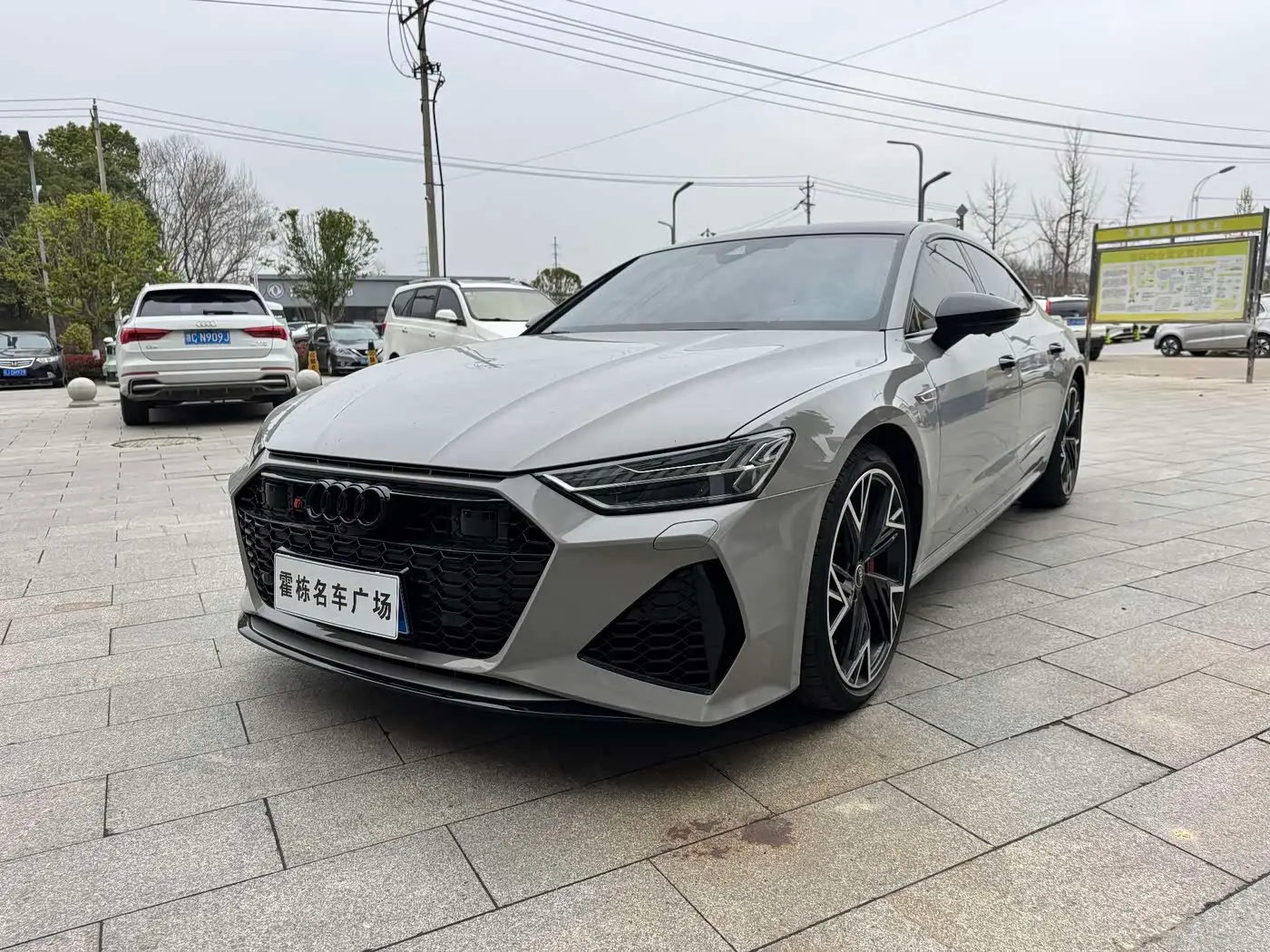 Audi A7L 2025 — Photo 1/10
