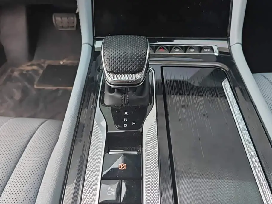 Hongqi H5 PHEV 2025 — Şəkil 16/16