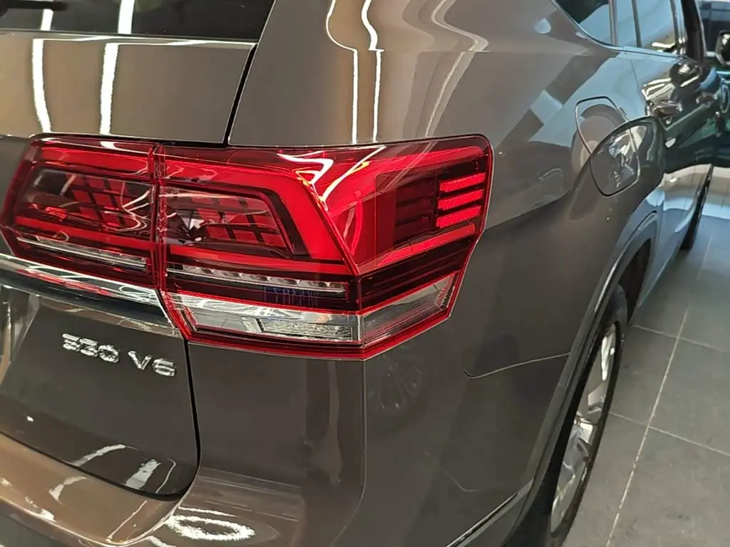 Volkswagen Teramont 2017 — ფოტო 8/20