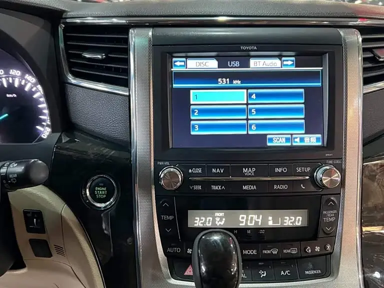 Toyota Alphard 2016 — Photo 10/20