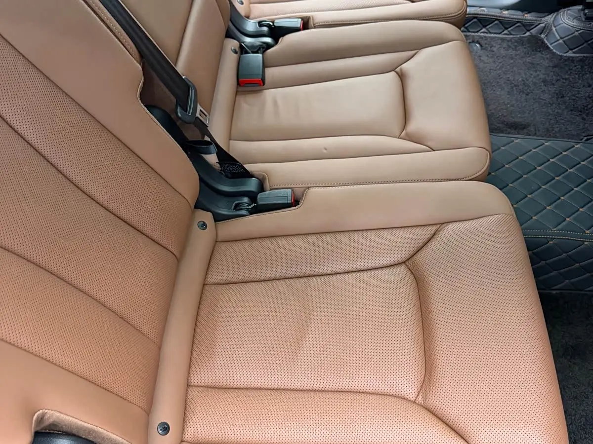 Audi Q7 2021 — Photo 9/20