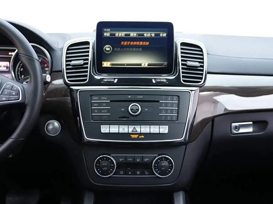 Mercedes-Benz GLS 2018 — Photo 12/20
