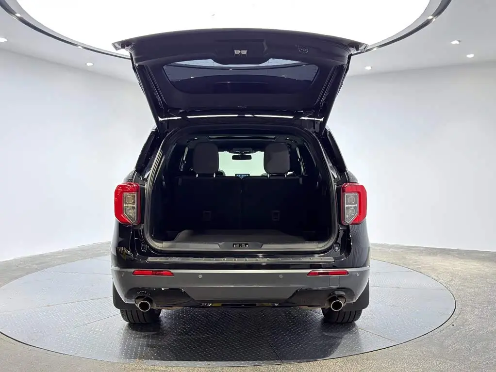 Ford Explorer 2020 — Фото 16/17