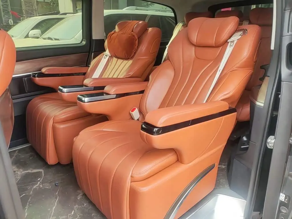 Mercedes-Benz V-Class 2022 — Фото 17/20