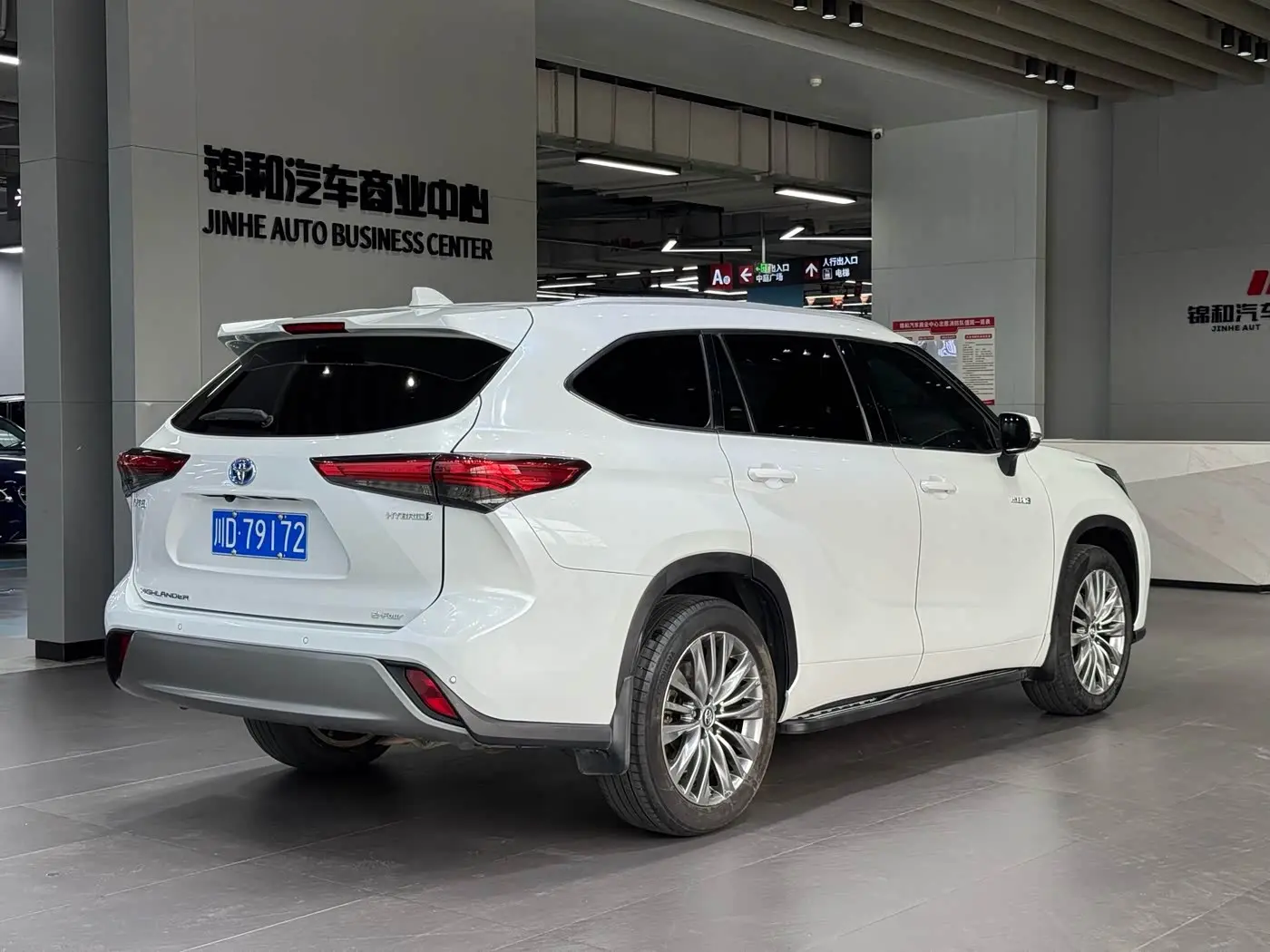 Toyota Highlander 2023 — Фото 5/14