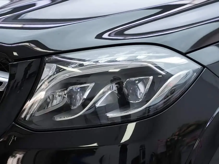 Mercedes-Benz GLS 2018 — Photo 4/20