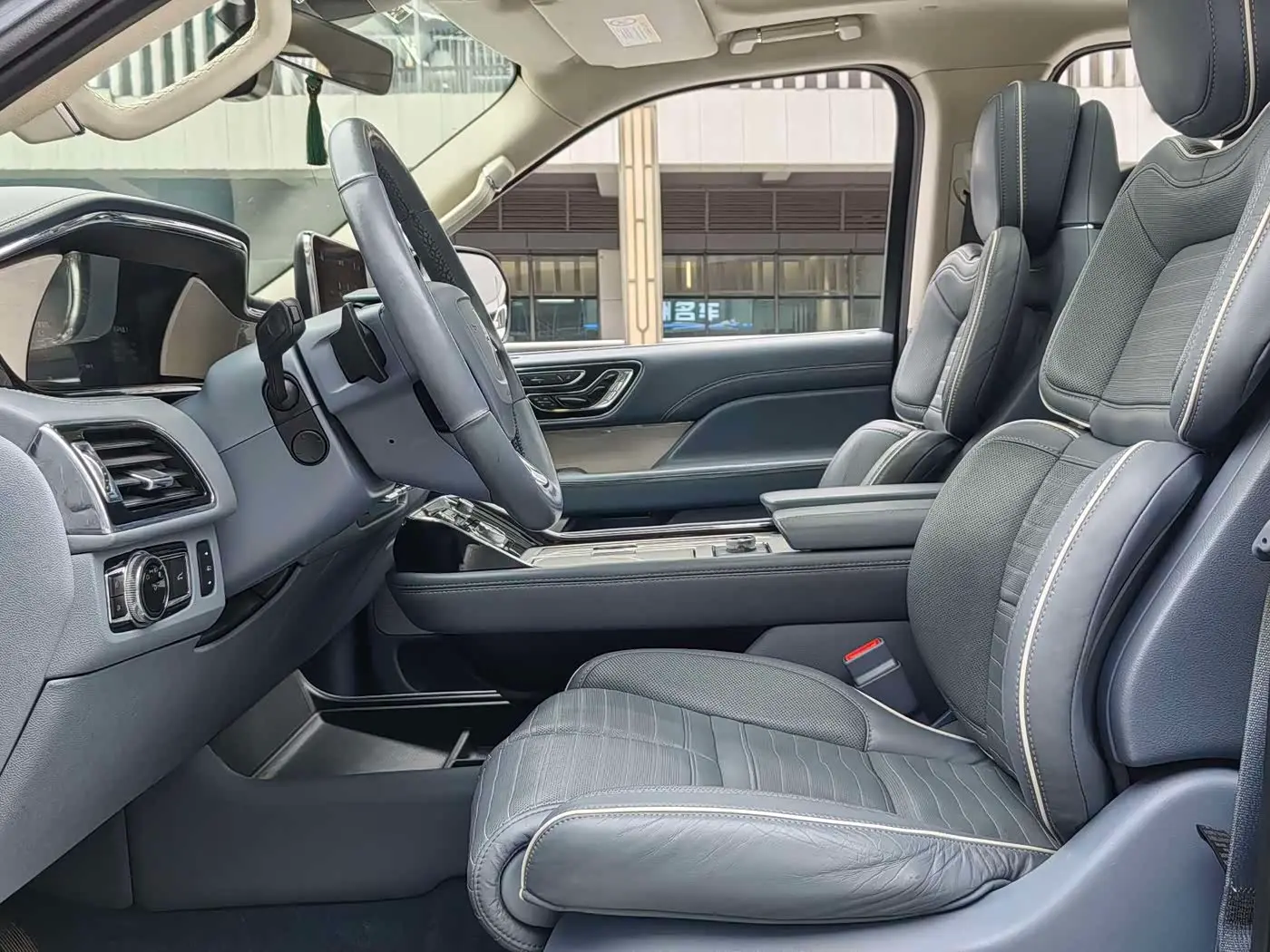 Lincoln Navigator 2021 — Photo 9/20