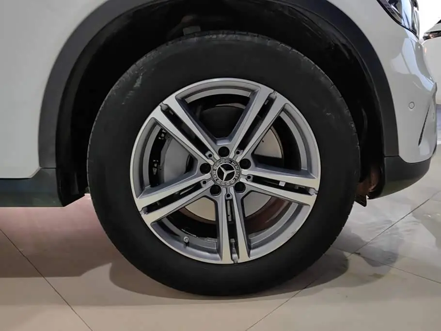 Mercedes-Benz GLC 2021 — Photo 6/16