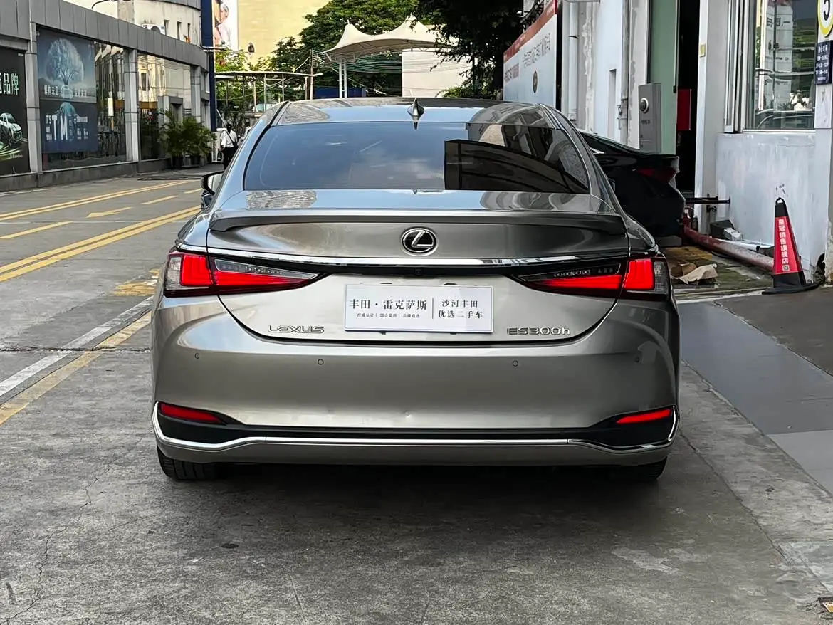 Lexus ES 2023 — Фото 7/20
