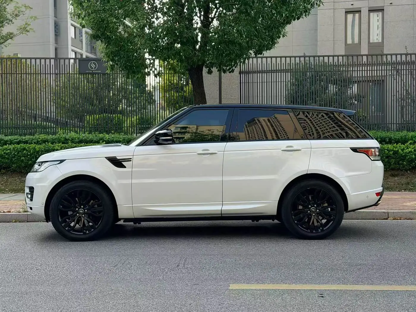 Land Rover Range Rover Sport 2017 — Фото 11/13