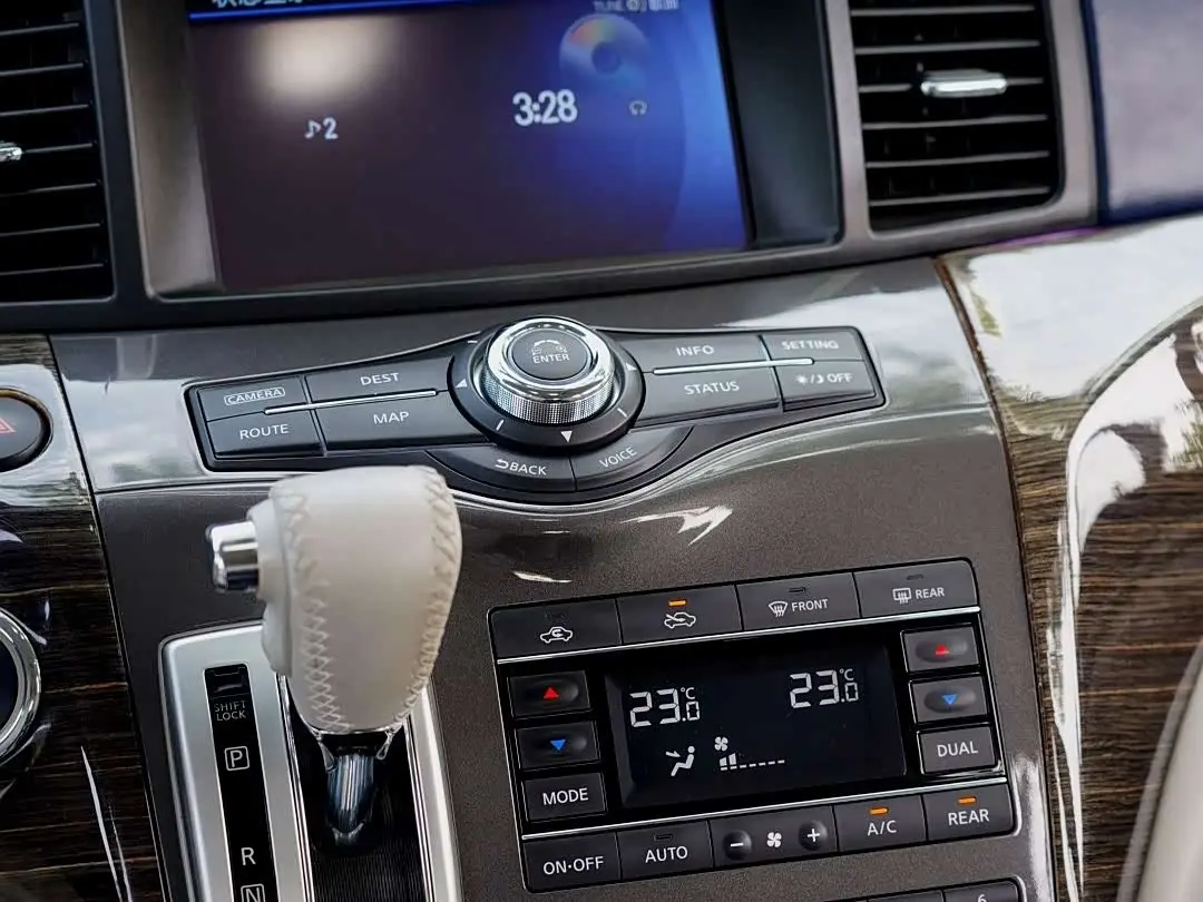 Nissan Quest 2016 — Şəkil 7/20