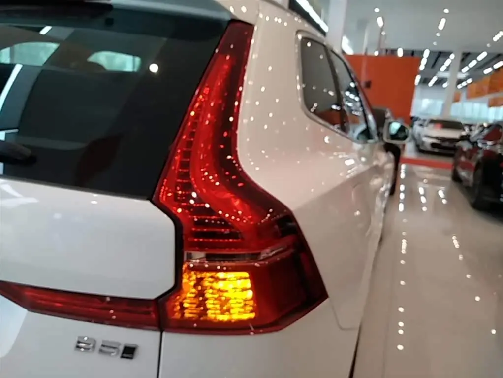 Volvo XC60 2026 — ფოტო 8/20