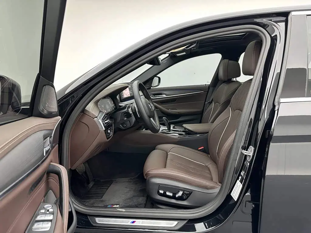 BMW 5 Series 2023 — Фото 17/20