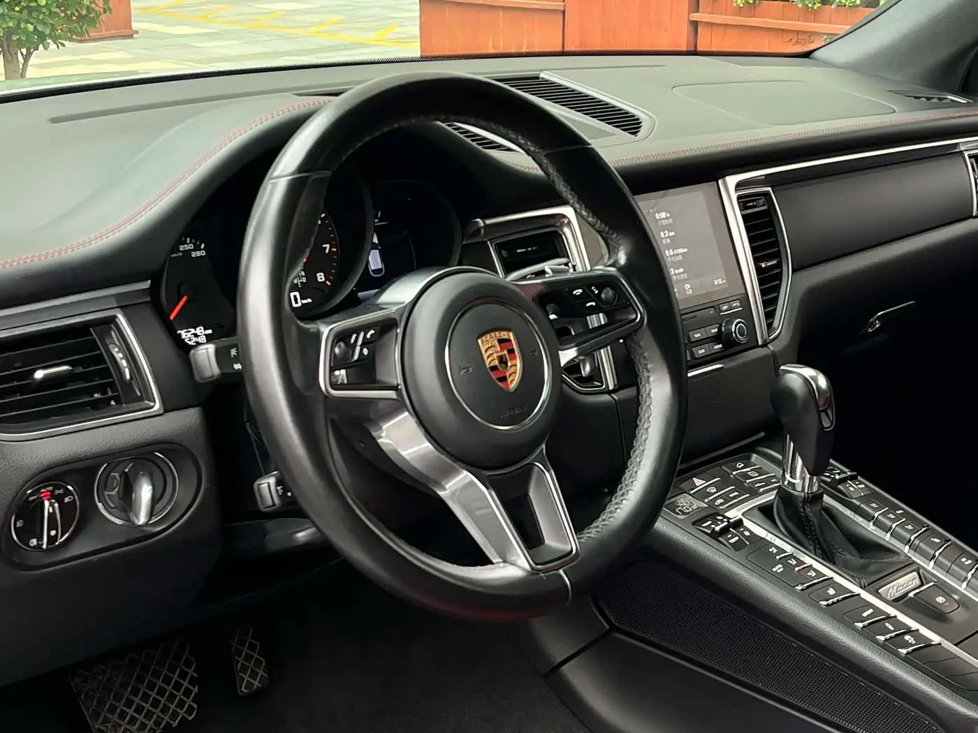Porsche Macan 2018 — Şəkil 15/19
