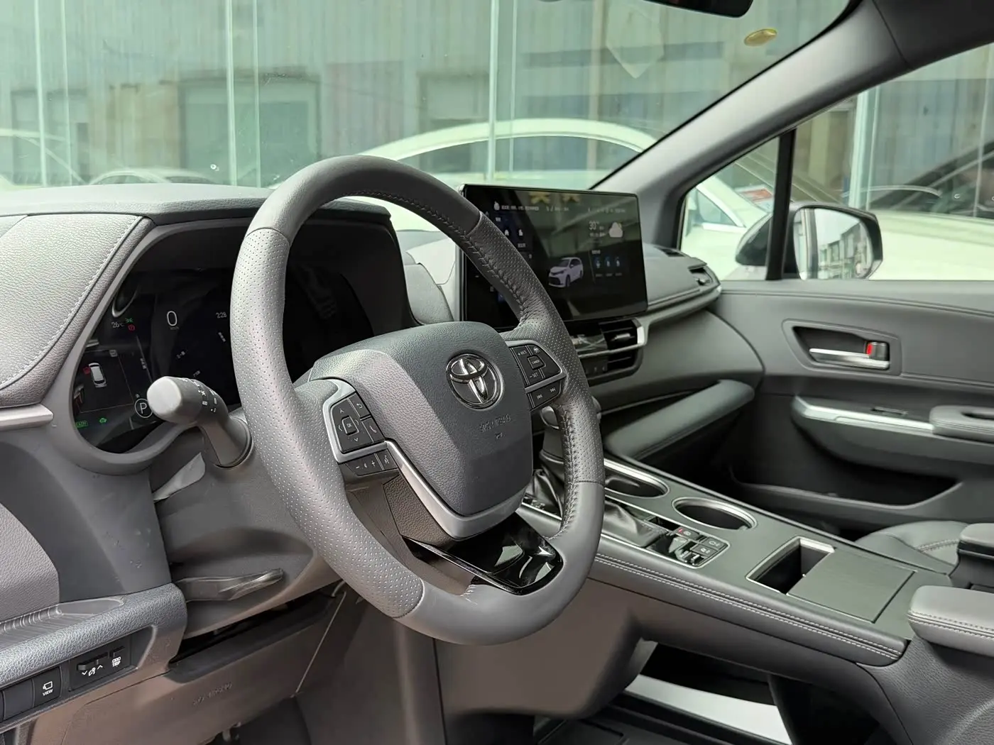 Toyota Sienna 2024 — Şəkil 15/19