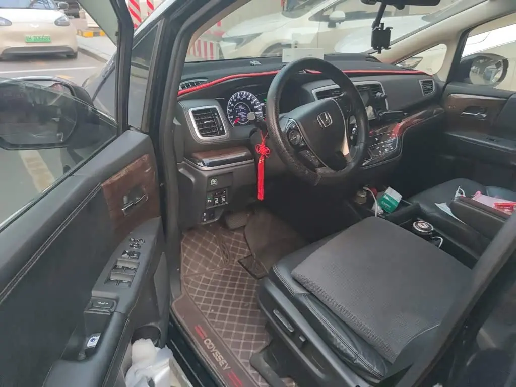 Honda Odyssey 2016 — Şəkil 12/20