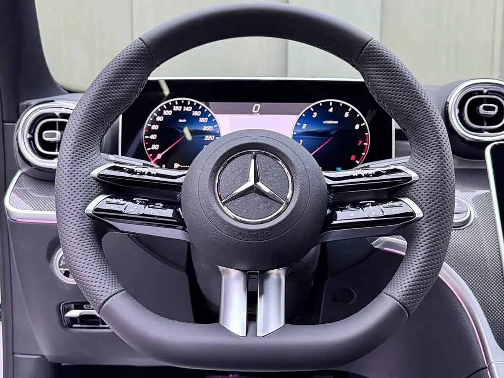 Mercedes-Benz C-Class 2025 — Фото 11/15