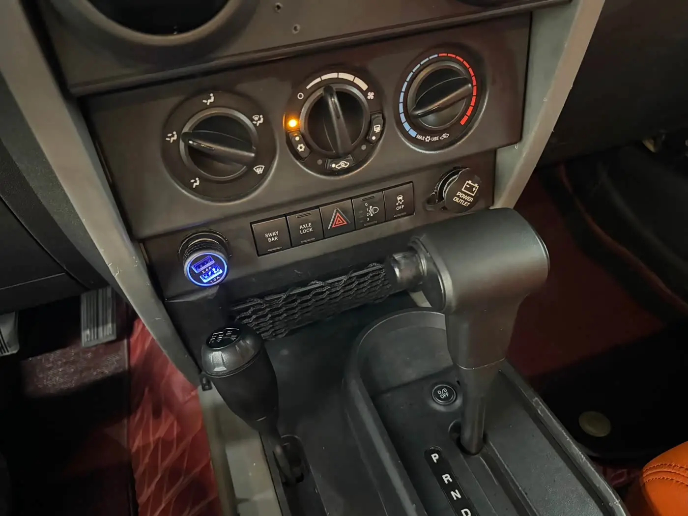 Jeep Wrangler 2010 — Şəkil 14/16