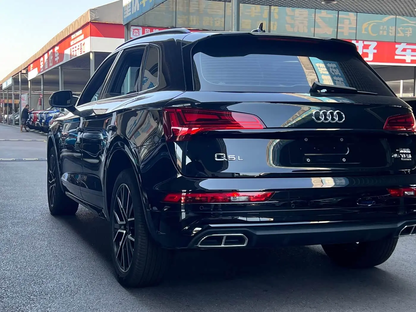 Audi Q5L 2025 — Фото 6/20