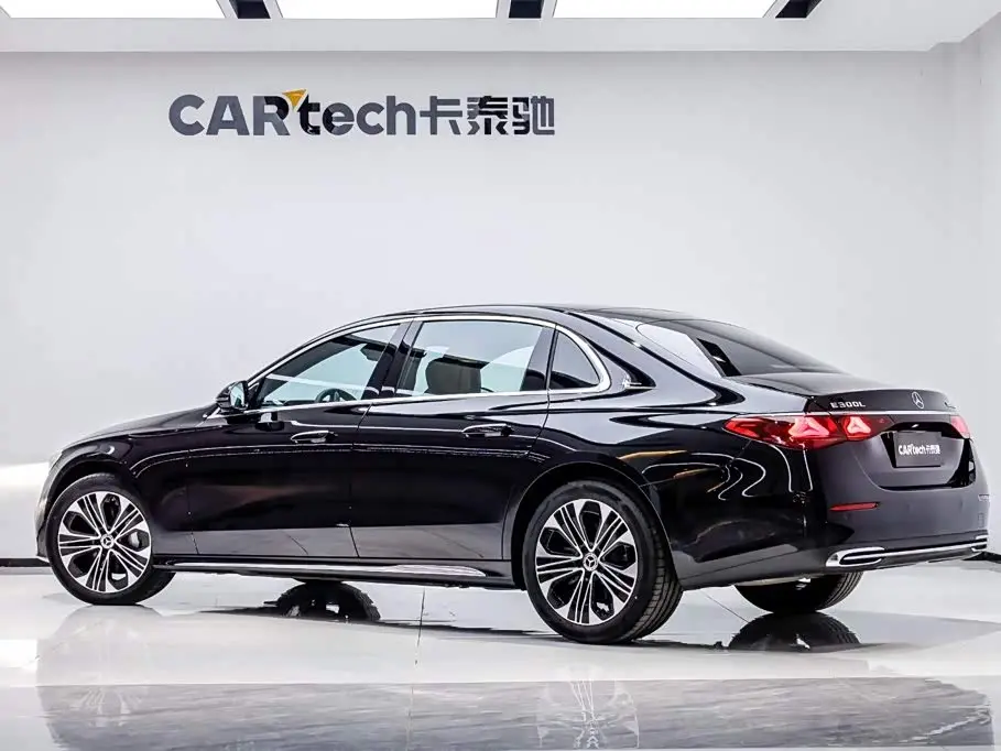 Mercedes-Benz E-Class 2025 — Фото 4/20
