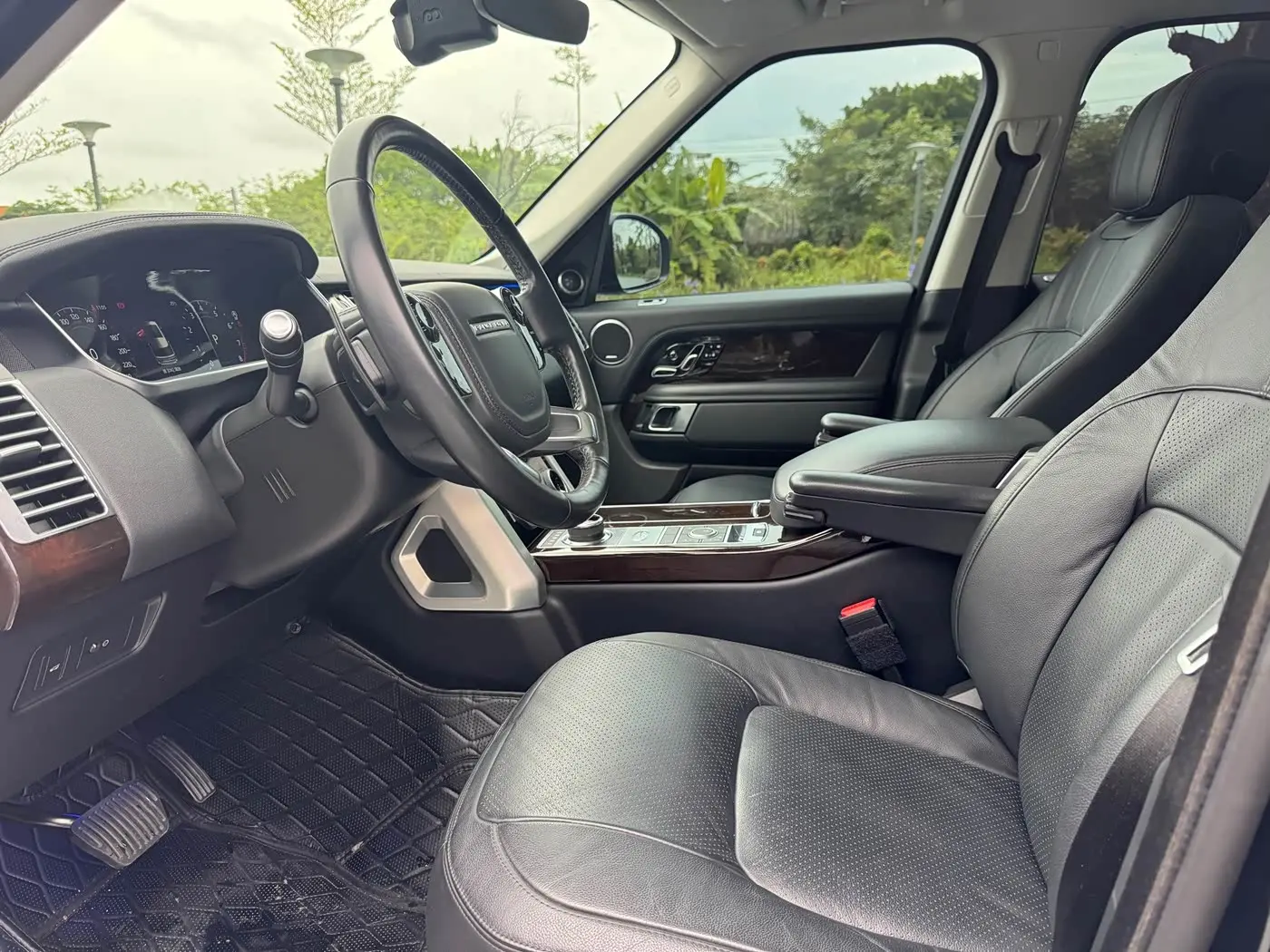 Land Rover Range Rover 2021 — Photo 11/17