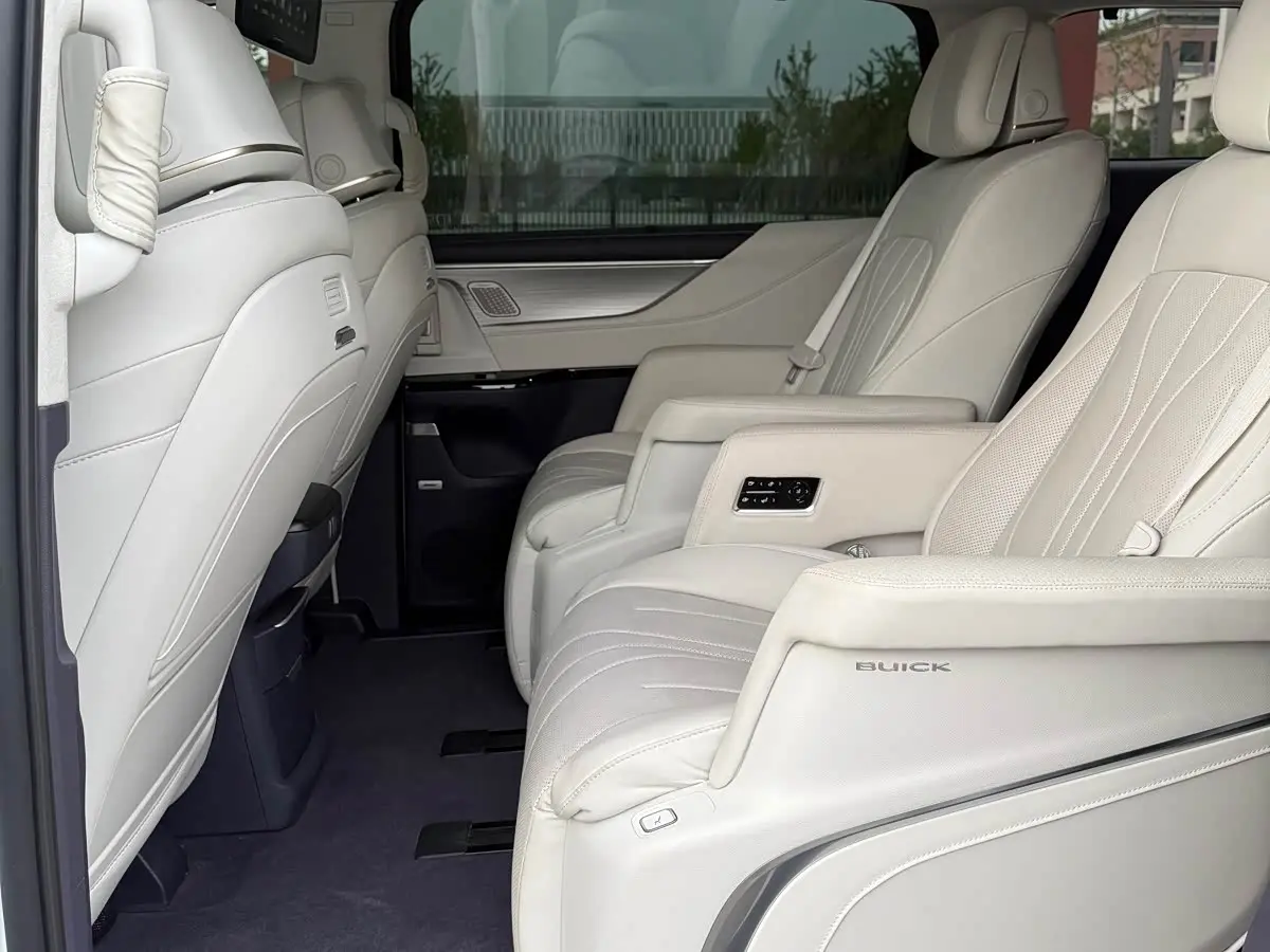 Buick GL8 New Energy 2025 — Photo 8/9