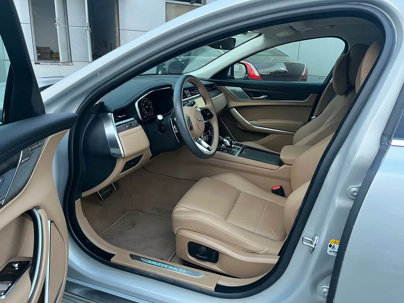 Jaguar XFL 2025 — Photo 4/12