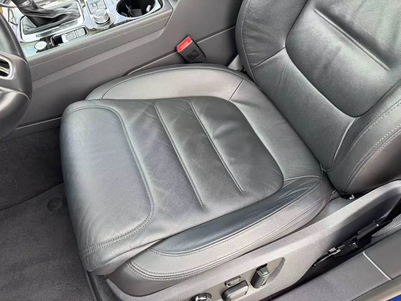 Volkswagen Touareg 2017 — ფოტო 17/20