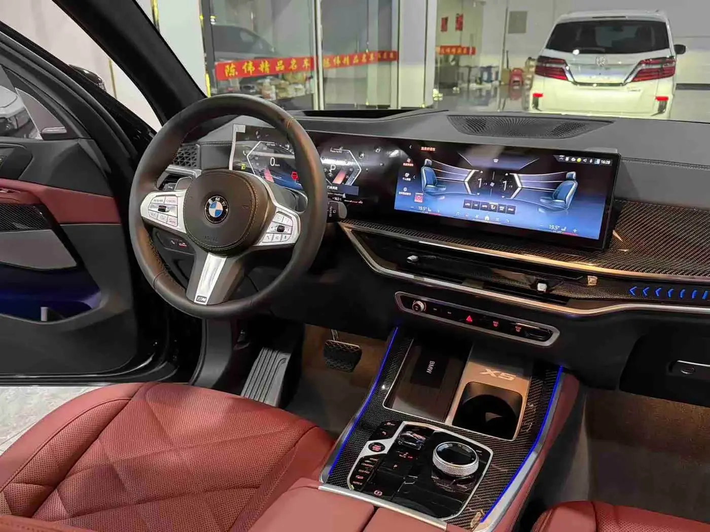 BMW X5 2025 — Фото 8/17