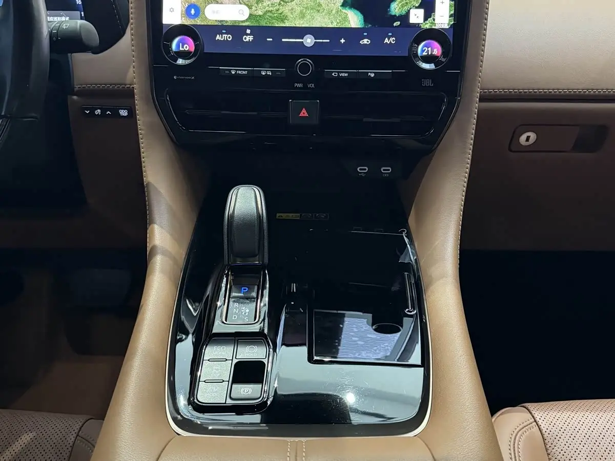Toyota Alphard 2023 — Фото 18/19