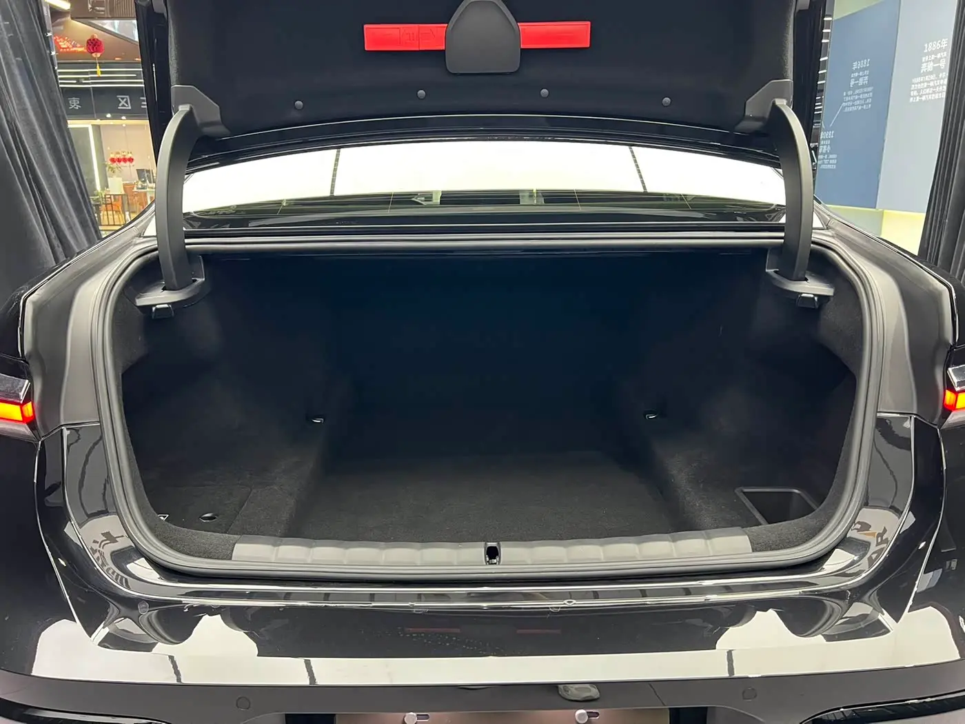 BMW 7 Series 2023 — Photo 10/20