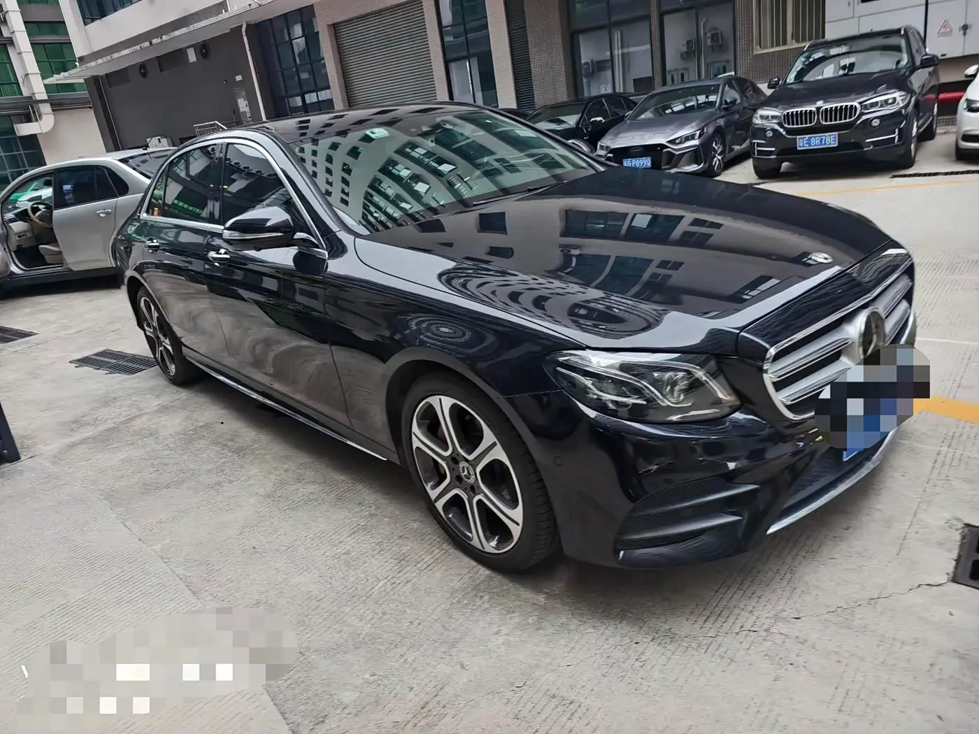 Mercedes-Benz E-Class 2017 — Photo 2/9