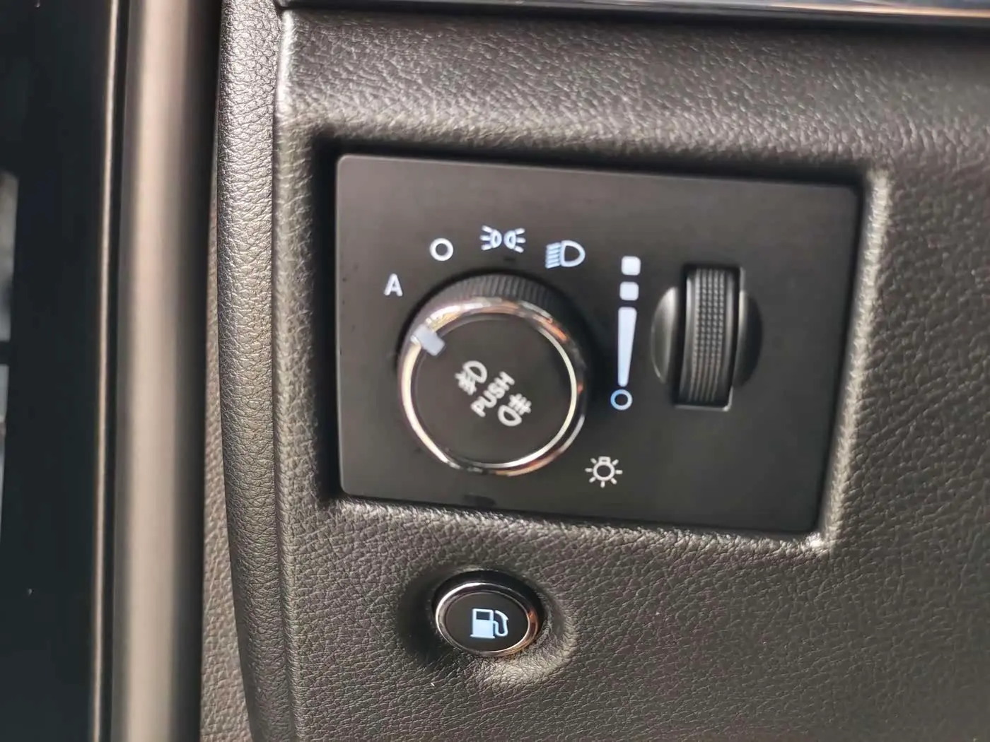 Jeep Grand Cherokee 2021 — Photo 8/20