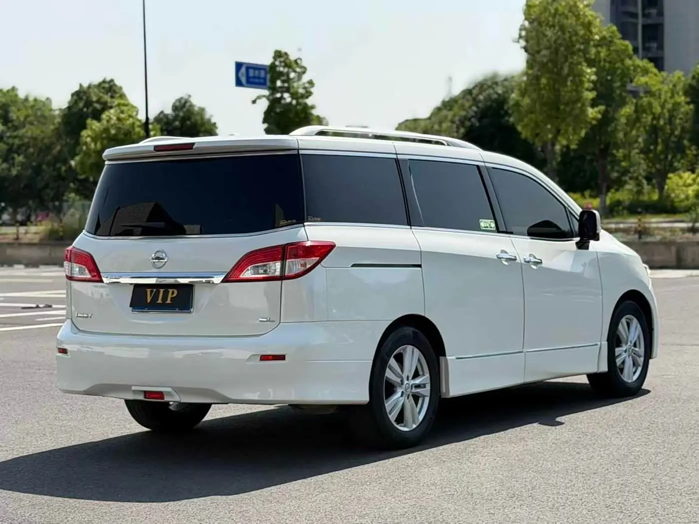 Nissan Quest 2018 — Фото 10/11