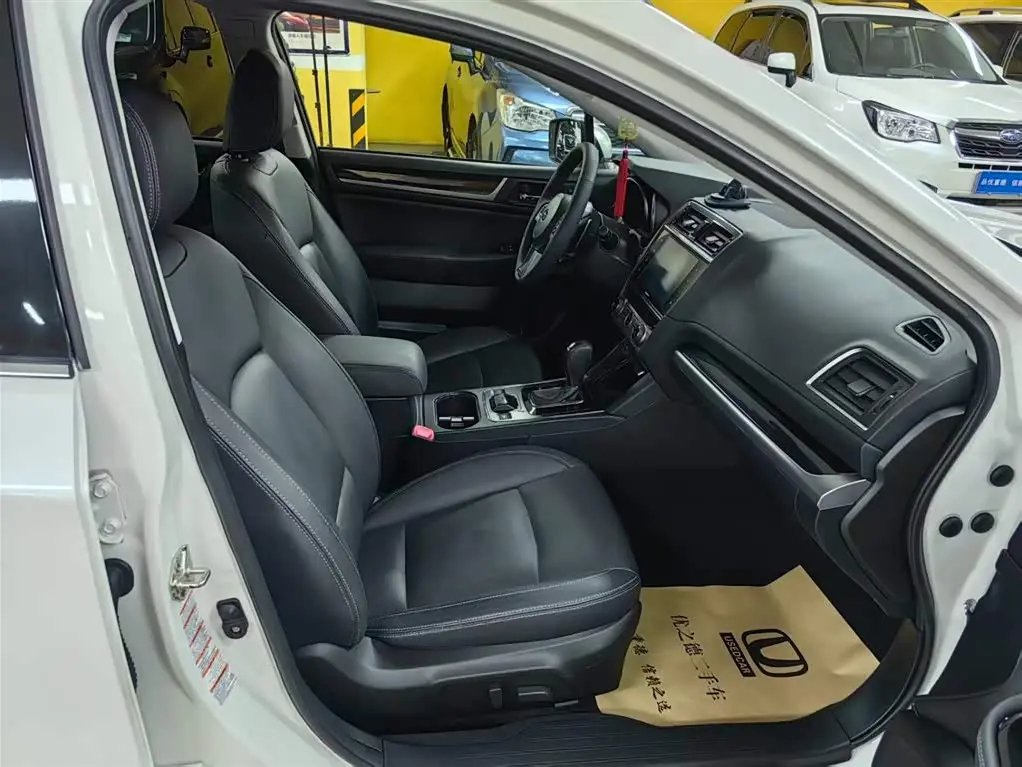 Subaru Legacy 2017 — Photo 12/20