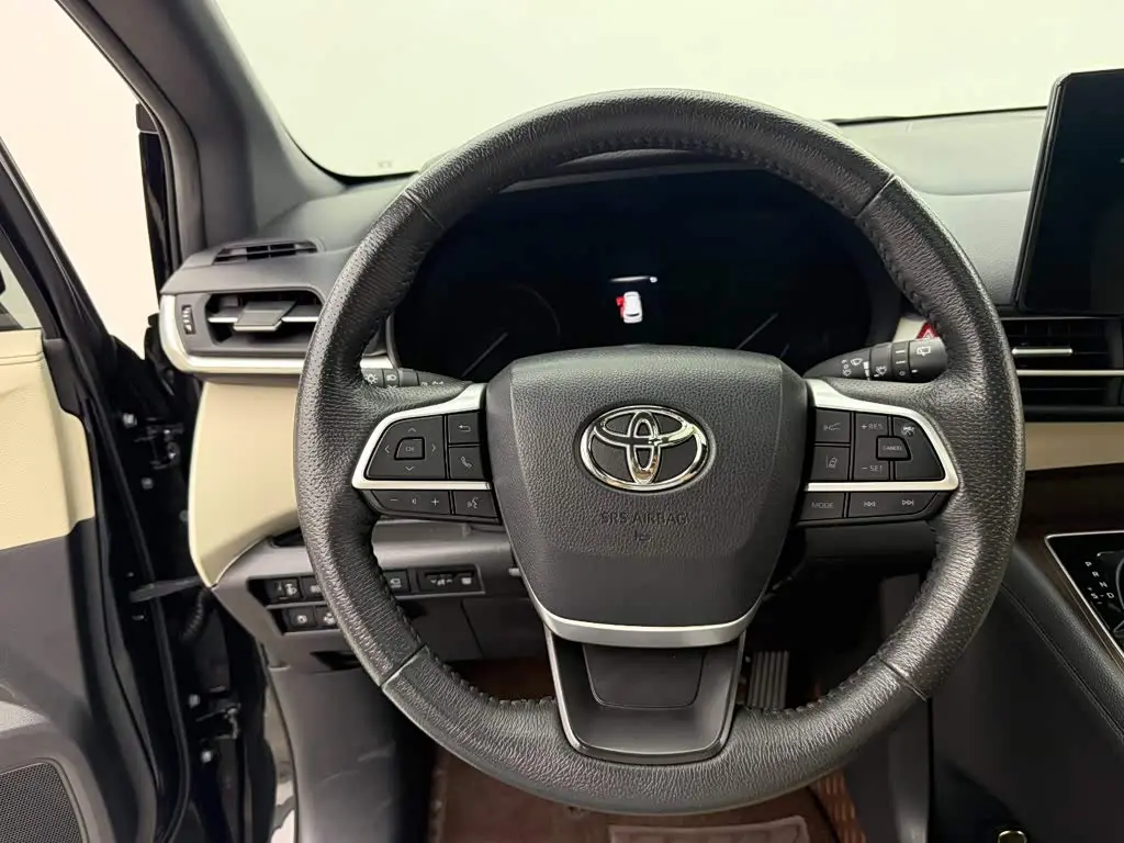 Toyota Granvia 2023 — Photo 11/15