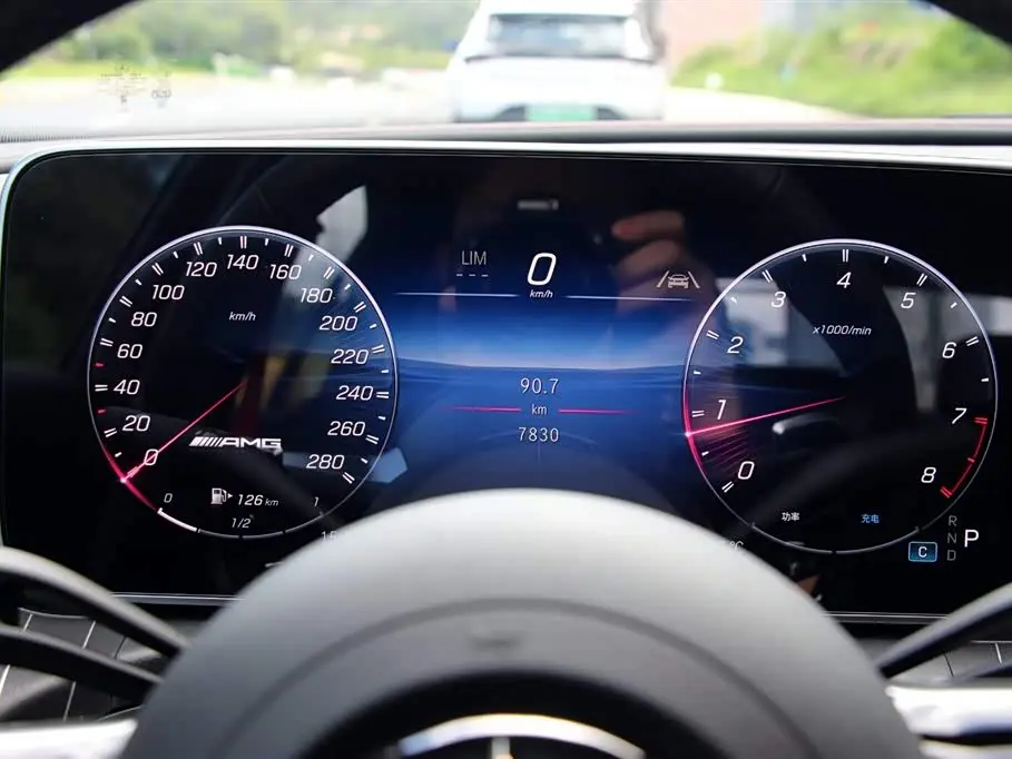 Mercedes-Benz C-Class AMG 2025 — Şəkil 4/14