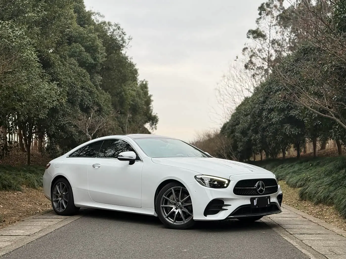 Mercedes-Benz E-Class 2023 — Photo 5/18