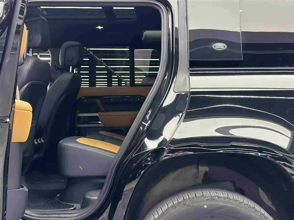Land Rover Defender 2024 — Фото 9/17