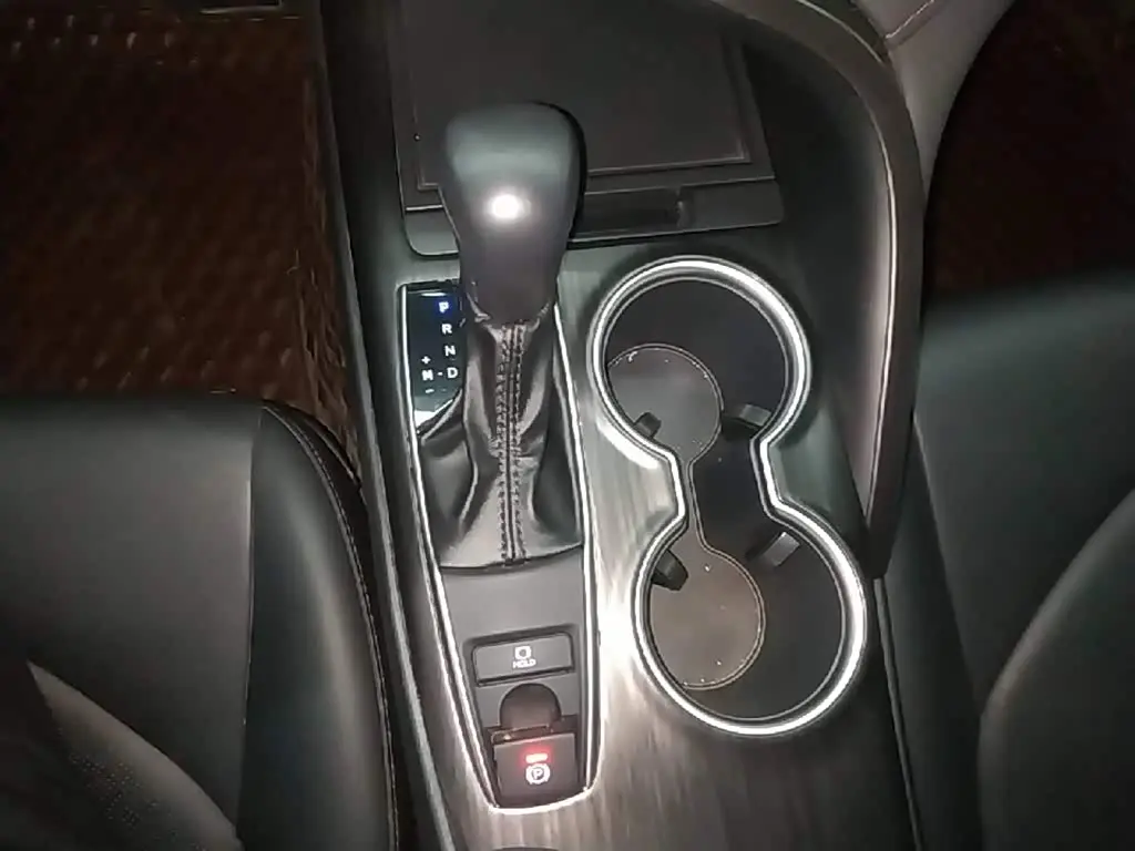Toyota Camry 2023 — Фото 14/20