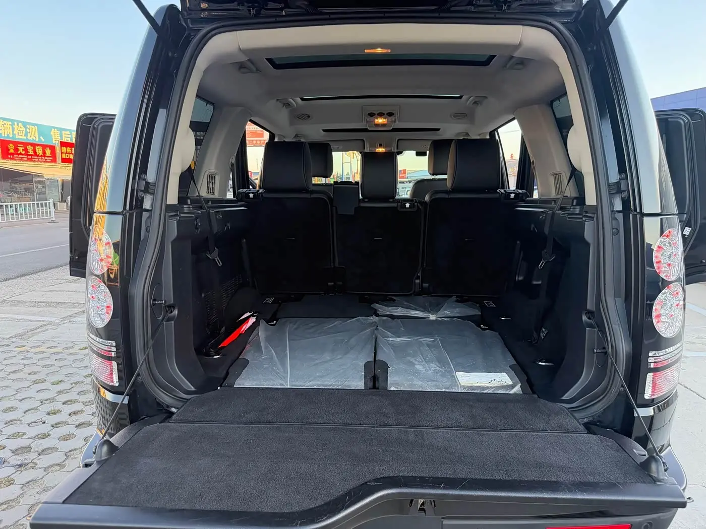Land Rover Discovery 2015 — Фото 15/15