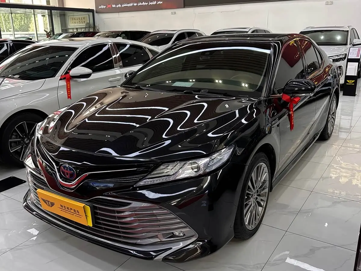 Toyota Camry 2020 — Photo 2/14