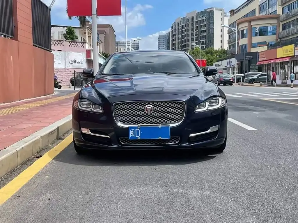 Jaguar XJ 2017 — Şəkil 2/9
