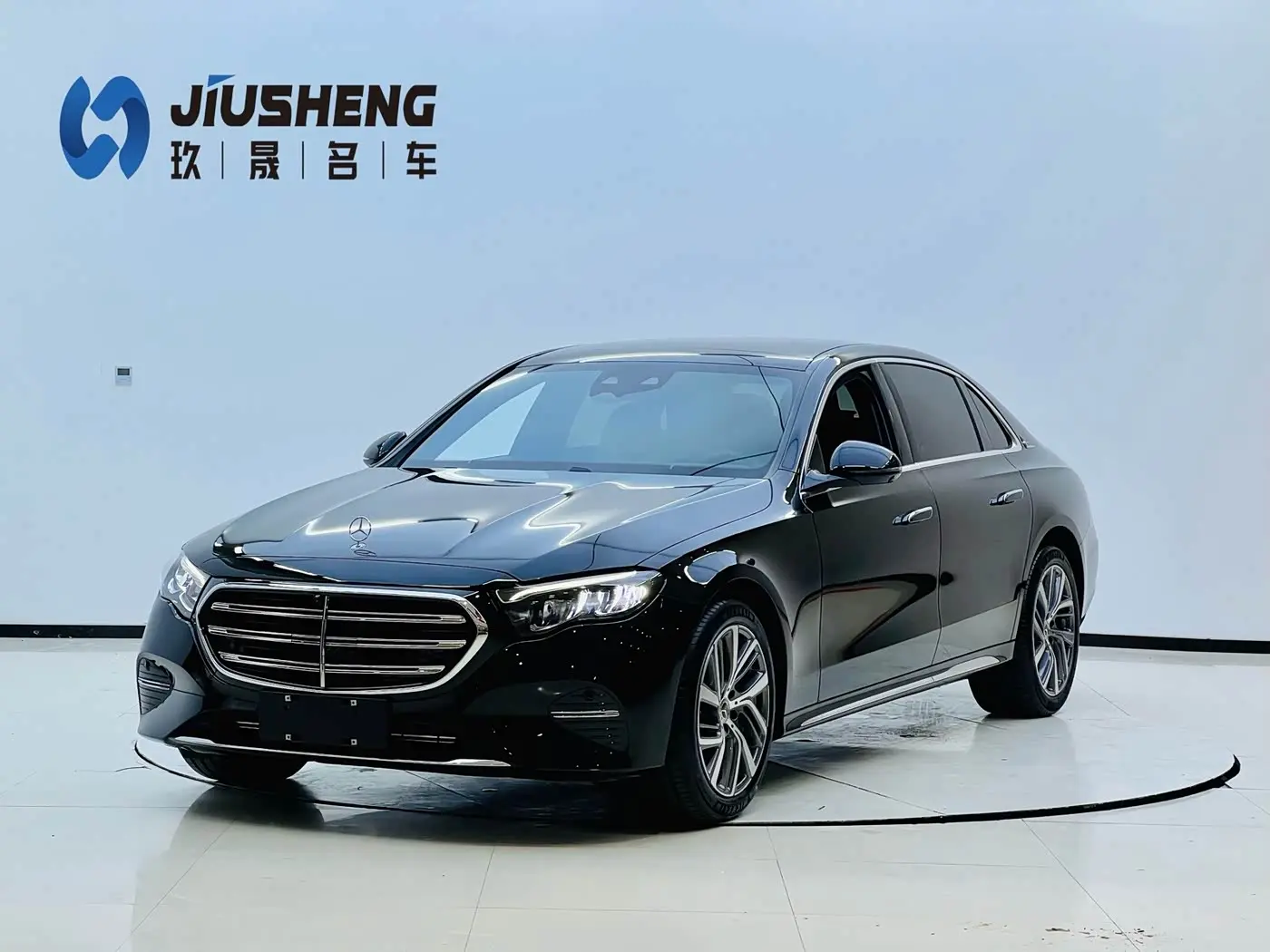 Mercedes-Benz E-Class 2025 — Фото 1/20